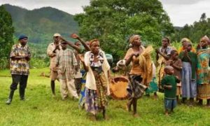Ouganda: Le village culturel offrant aux visiteurs un spectacle de traditions séculaires pour stimuler le tourisme