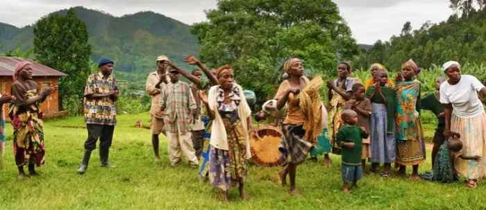 Ouganda: Le village culturel offrant aux visiteurs un spectacle de traditions séculaires pour stimuler le tourisme