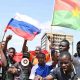 Des centaines de personnes au Burkina Faso manifestent devant l'ambassade des États-Unis à Ouagadougou